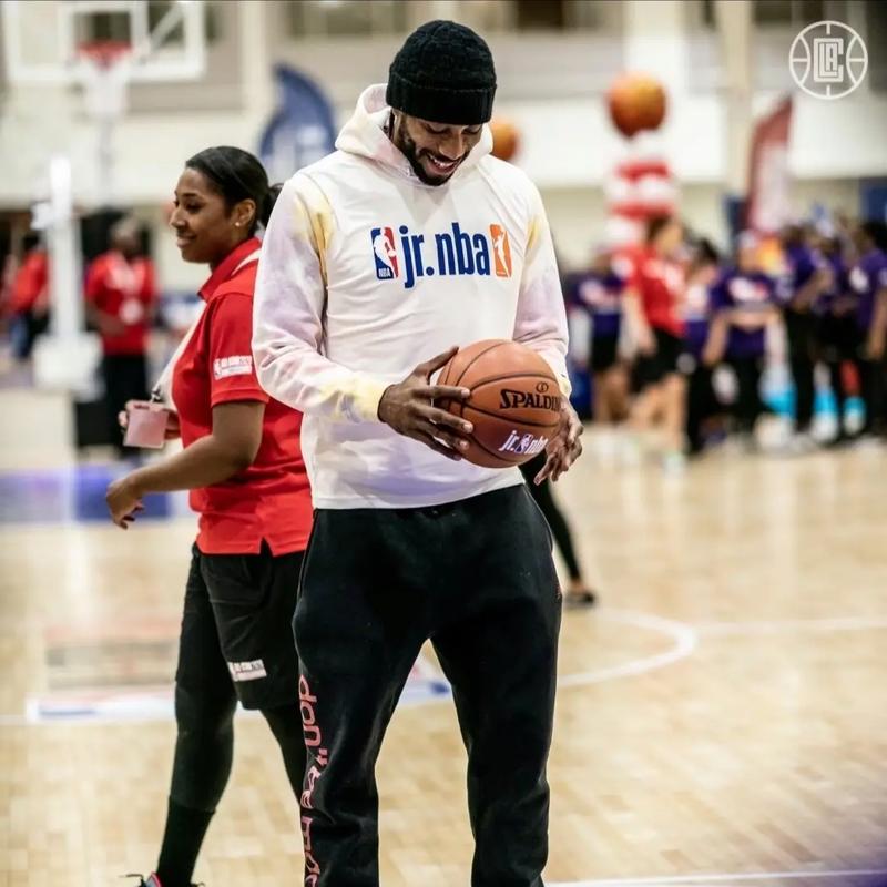 它背后多是 它背后多是